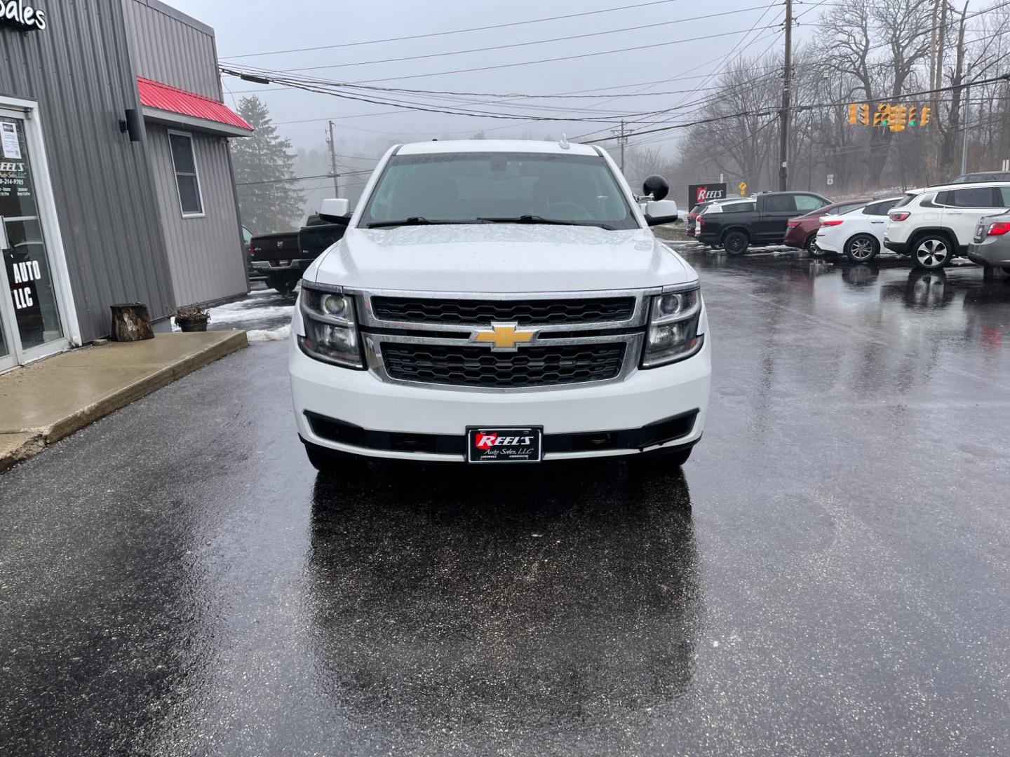 2016 White /Black Chevrolet Tahoe SSV 4WD (1GNSKFEC1GR) with an 5.3L V8 OHV 16V FFV engine, 6A transmission, located at 11115 Chardon Rd. , Chardon, OH, 44024, (440) 214-9705, 41.580246, -81.241943 - This 2016 Chevrolet Tahoe Special Service Vehicle (SSV) with 4WD is a robust and capable law enforcement vehicle featuring a 5.3-liter V8 engine paired with a 6-speed automatic transmission. It offers a two-speed transfer case to aid in both on-road performance and off-road capability. Its 3.08 axle - Photo#1